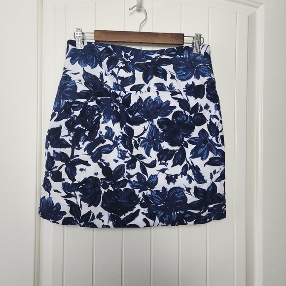 S.C.& CO. Pants - S.C. & CO. Spandex Blue &White Floral Print Pockets Pull On Women's Skort Size M